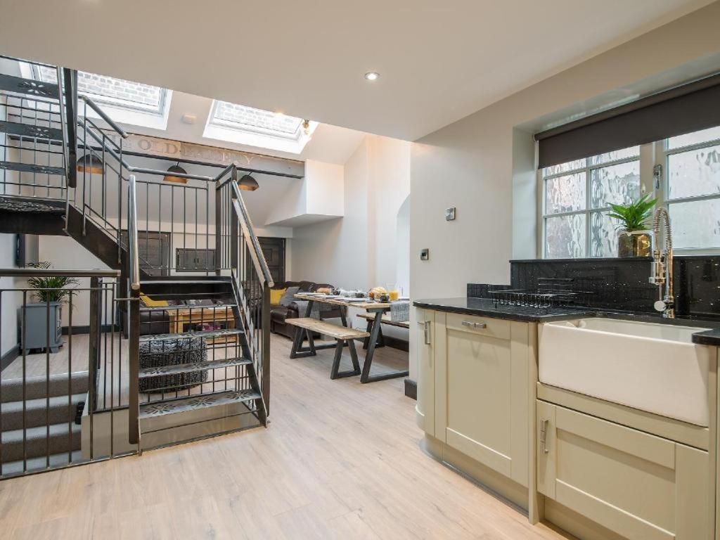 89A Church Street - Luxury One Bed Apartment With Roof Terrace ウィットビー エクステリア 写真